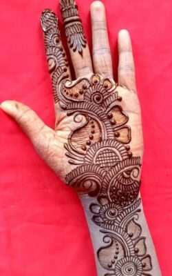 Mehndi Design makes hands look more attractive