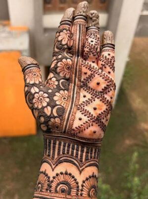 Mehndi Design matches well with ethnic jewelry