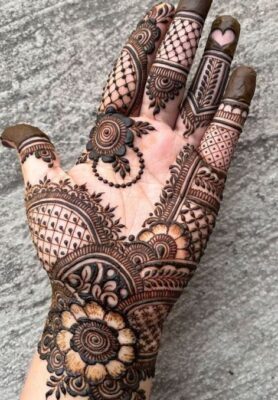 New Mehndi Design gives a stylish and elegant vibe