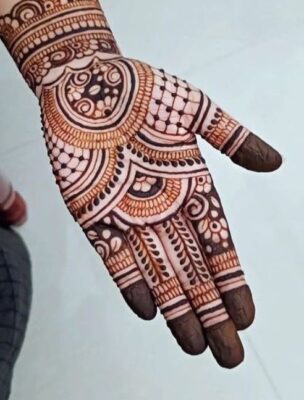 New Mehndi Design is ideal for engagement ceremonies