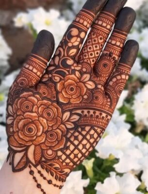 New Mehndi Design is loved for its unique patterns