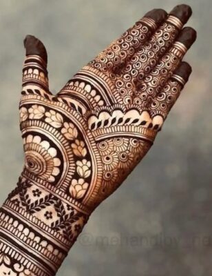 New Mehndi Design looks stylish with minimal patterns