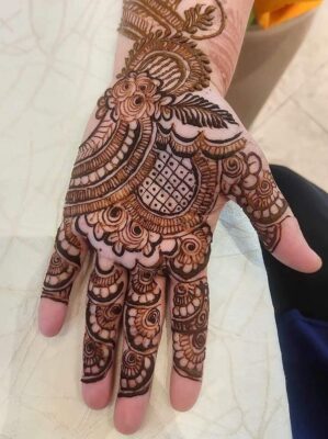 New Mehndi Design matches well with modern fashion