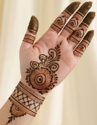 New Simple Mehndi Design is perfect for casual occasions
