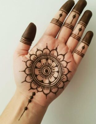 New Simple Mehndi Design looks stylish with single finger art