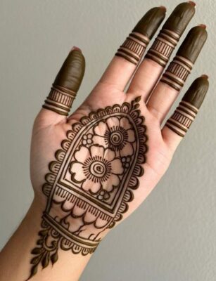 New Simple Mehndi Design matches well with traditional outfits