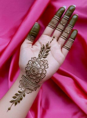 New Simple Mehndi Design uses light floral and leaf patterns