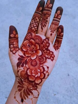 Royal Front Hand Mehndi Design covers the palm beautifully