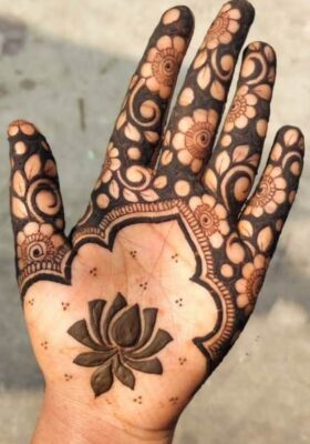 Royal Front Hand Mehndi Design creates a majestic look