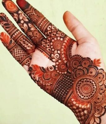 Royal Front Hand Mehndi Design gives a classic royal vibe