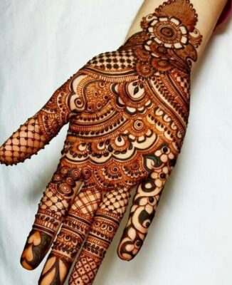 Royal Front Hand Mehndi Design gives a rich and classy finish