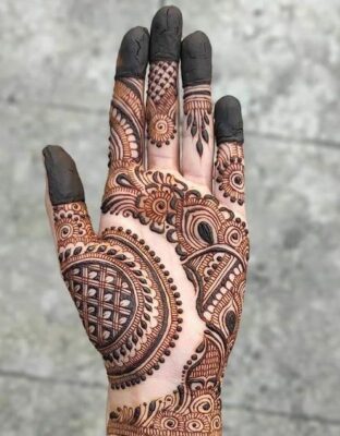 Royal Front Hand Mehndi Design gives hands a luxurious finish