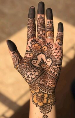 Royal Front Hand Mehndi Design gives hands a luxurious royal look