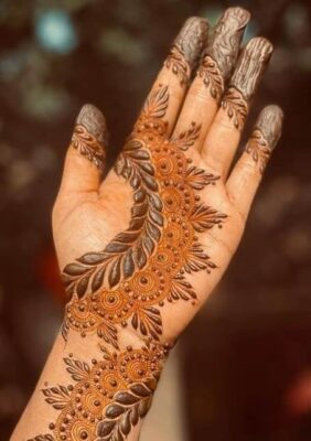 Royal Front Hand Mehndi Design is loved by brides and bridesmaids