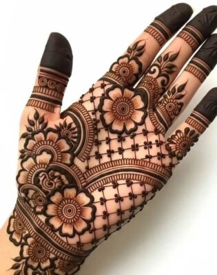 Royal Front Hand Mehndi Design is loved for its rich patterns