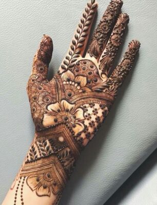 Royal Front Hand Mehndi Design looks balanced and attractive