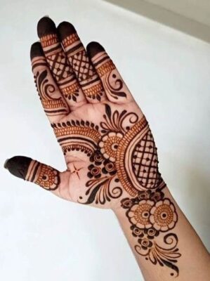 Royal Mehndi Design enhances the beauty of bridal hands