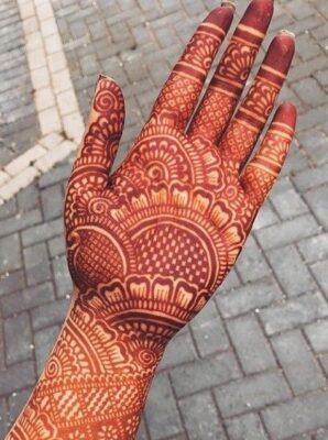 Royal Mehndi Design gives a luxurious finish to hands