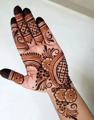 Royal Mehndi Design gives a rich and elegant look