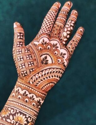 Royal Mehndi Design is loved by brides and bridesmaids