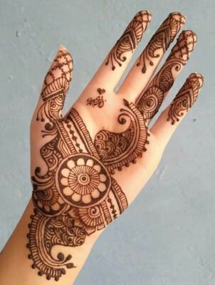 Royal Mehndi Design is perfect for grand weddings