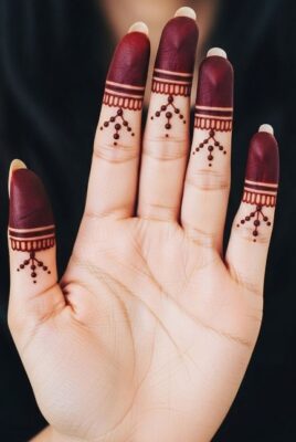 Simple Mehndi Design can be drawn without professional skills