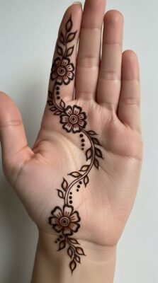 Simple Mehndi Design gives a classy and graceful look
