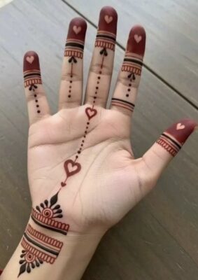 Simple Mehndi Design gives a natural and fresh appearance