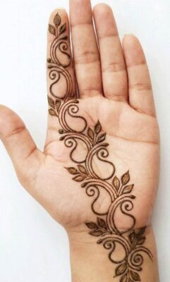 Simple Mehndi Design gives a neat and classy finish