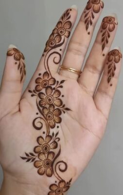 Simple Mehndi Design gives a neat and classy finish