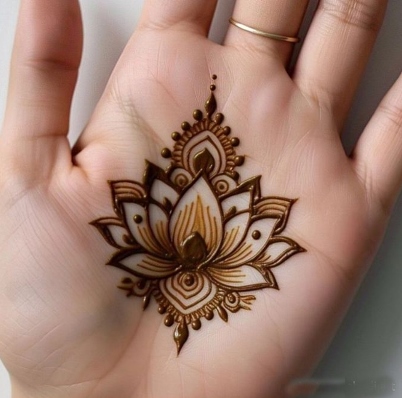 Simple Mehndi Design is best for festivals like Diwali and Eid