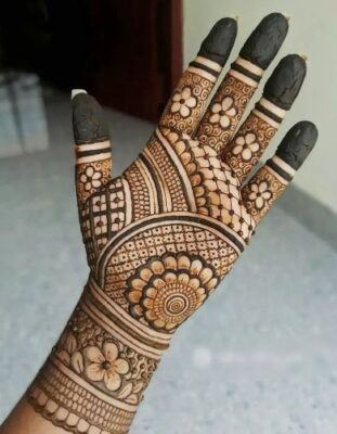 Simple Mehndi Design is easy to remove and reapply