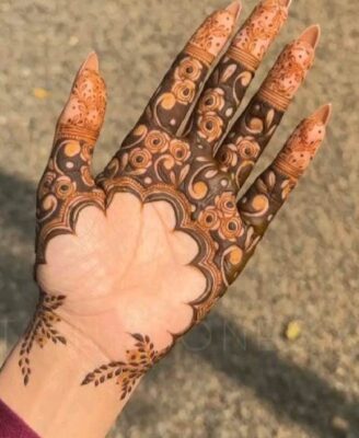 Simple Mehndi Design is loved for its simplicity