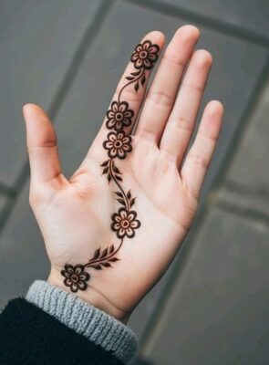 Simple Mehndi Design is perfect for beginners who love clean patterns
