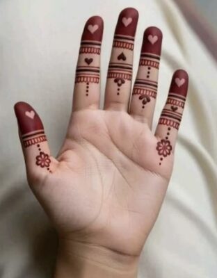 Simple Mehndi Design is perfect for last-minute functions
