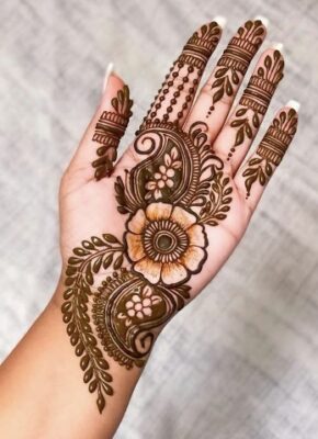 Simple Mehndi Design is perfect for practice sessions