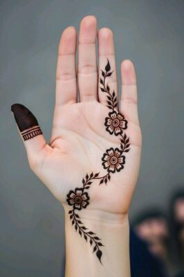 Simple Mehndi Design is popular among modern bridesmaids