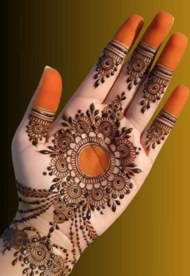 Simple Mehndi Design is suitable for office events
