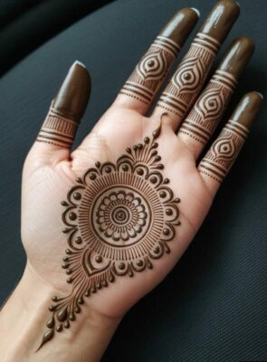Simple Mehndi Design is trending among young girls