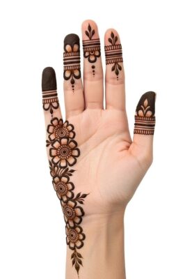 Simple Mehndi Design keeps the look neat and clean