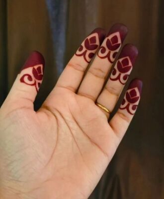 Simple Mehndi Design looks beautiful even with light strokes