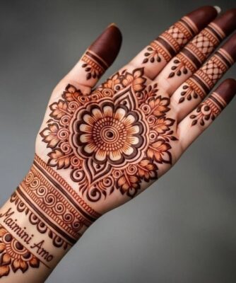 Simple Mehndi Design looks beautiful with dark henna color