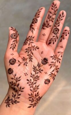 Simple Mehndi Design makes hands look elegant