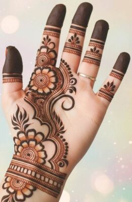 Simple Mehndi Design suits girls of all ages