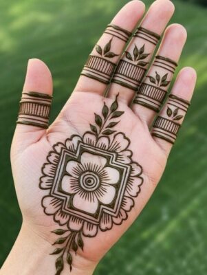 Simple Mehndi Design uses traditional Indian elements