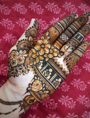 Simple Mehndi Designs are best for daily wear style
