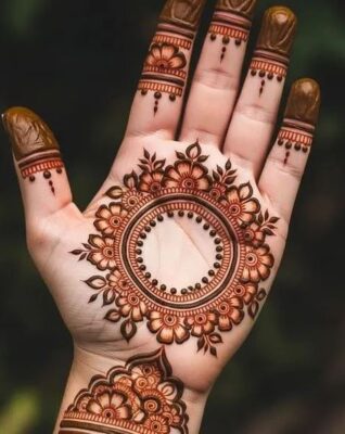 Simple Mehndi Designs are easy for practice sessions