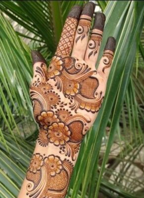 Simple Mehndi Designs are easy to draw and apply