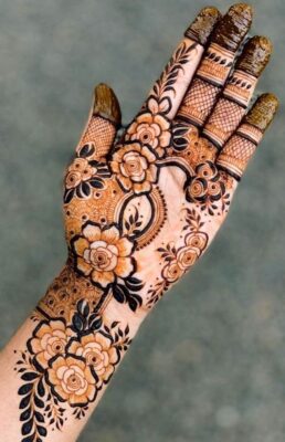 Simple Mehndi Designs are easy to draw and apply
