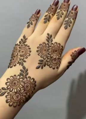 Simple Mehndi Designs are loved for their simplicity